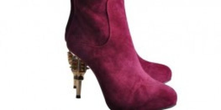 Pantofii cu toc 'surubelnita' care frang inimi – 'Shoes to die for!' in Romania