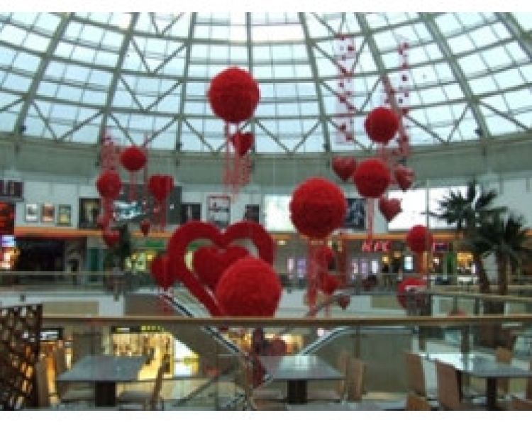 Bucuresti Mall se transforma de Valentine's Day in Micul Paris