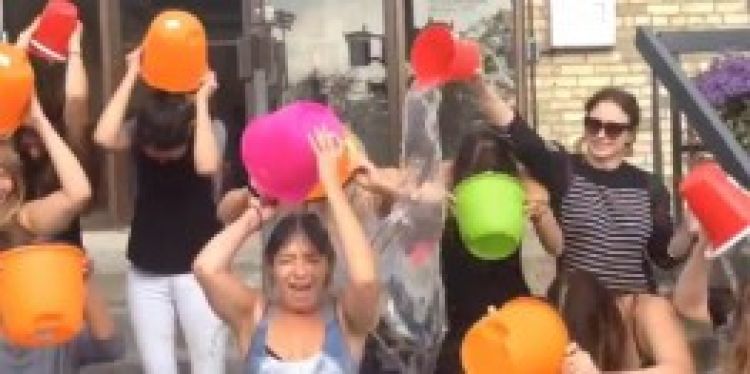 Ice bucket Chanellenge din zona modei