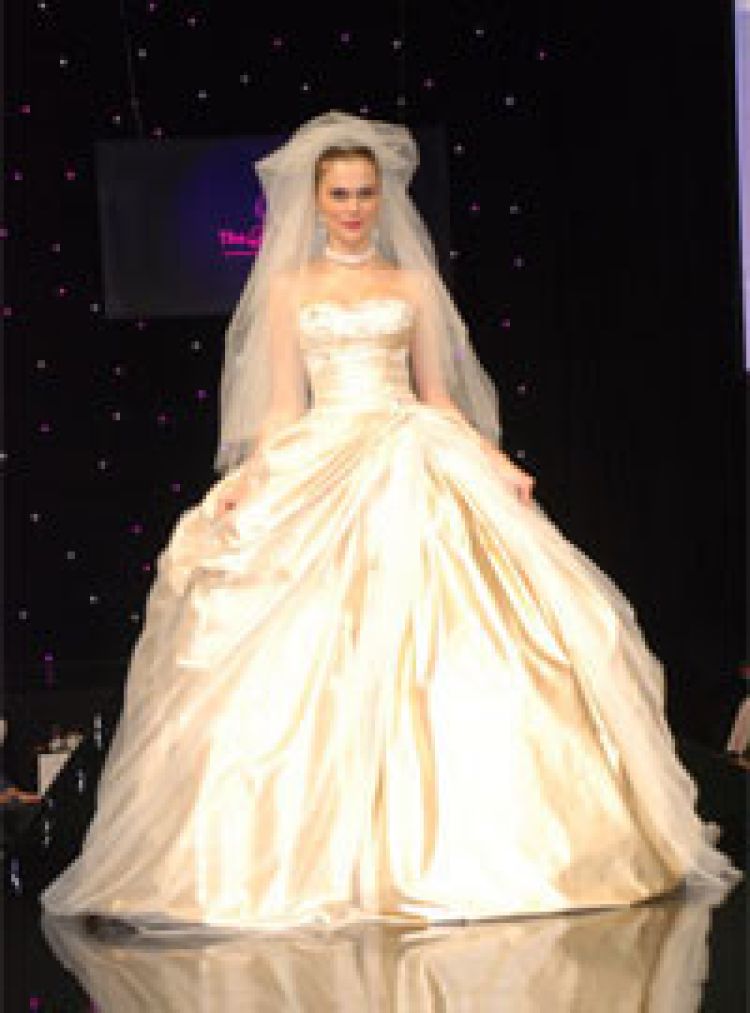 Moda romanesca defileaza  la The Bride Show Dubai
