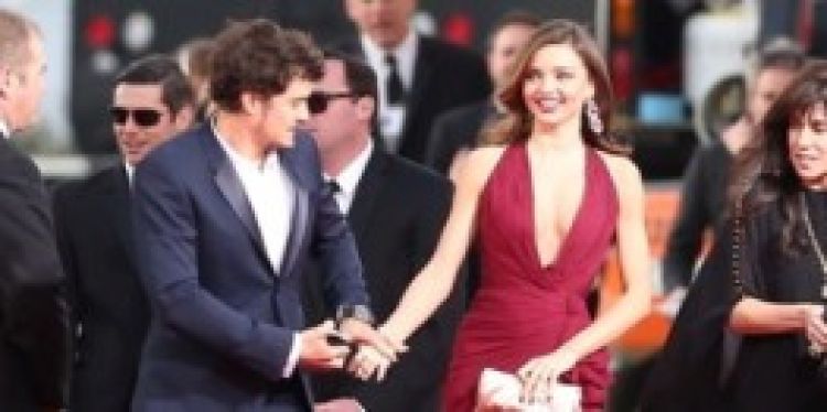 (FOTO) Golden Globes 2013: Top 5 cele mai prost imbracate vedete + Top 5 cele mai bine imbracate vede!