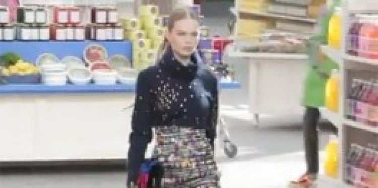 Paris Fashion Week 2014: Chanel a transformat podiumul intr-un supermarket