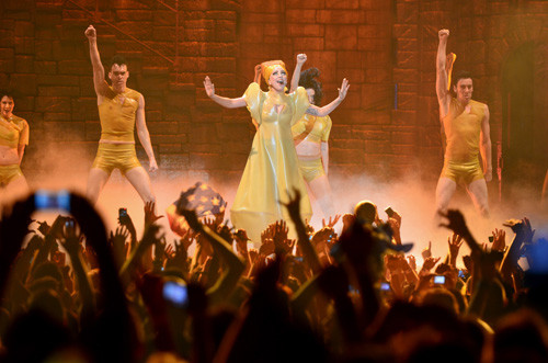 Foto: Vezi ce tinute a purtat Lady Gaga la concertul de la Bucuresti